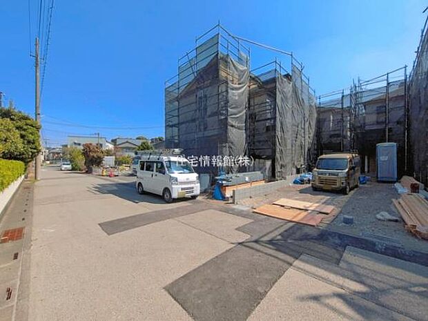 前面道路を含めた現地写真です。