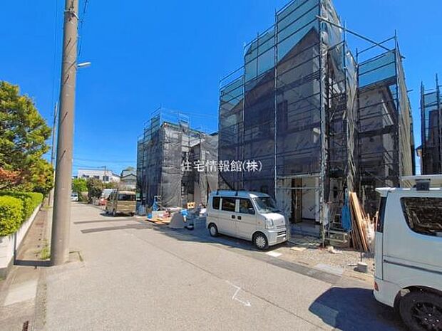 前面道路を含めた現地写真です。