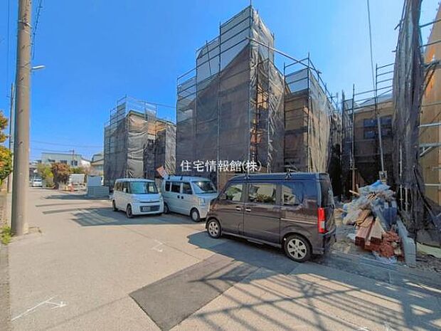 前面道路を含めた現地写真です。