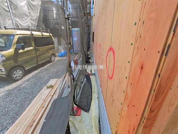 前面道路を含めた現地写真です。