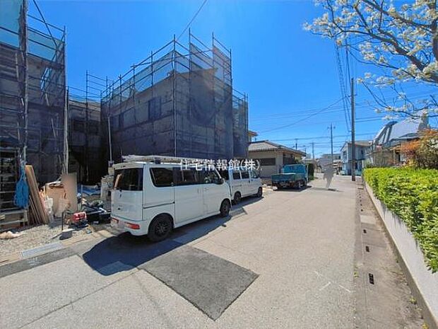 前面道路を含めた現地写真です。