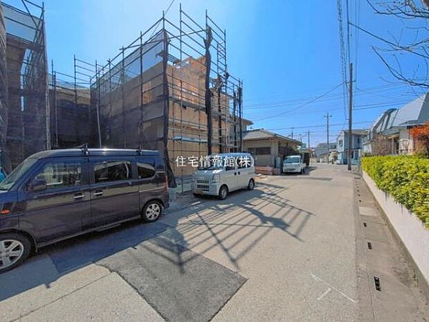 前面道路を含めた現地写真です。