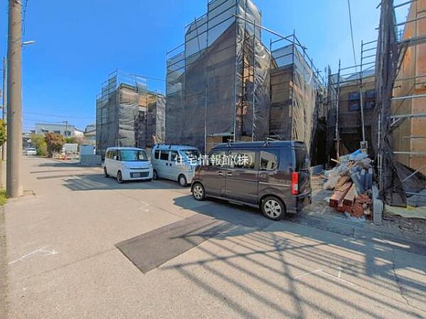 前面道路を含めた現地写真です。