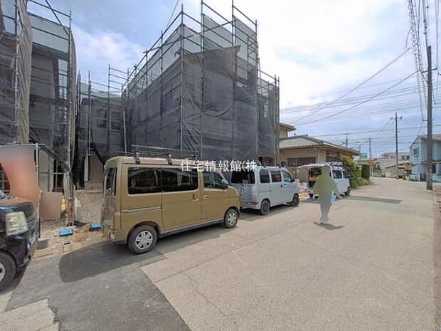 前面道路を含めた現地写真です。