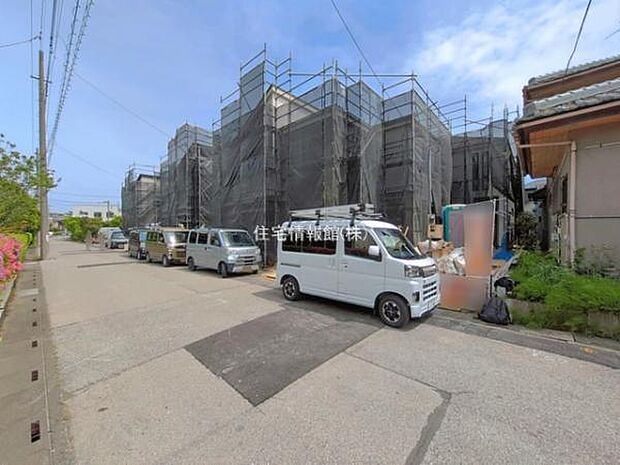 前面道路を含めた現地写真です。