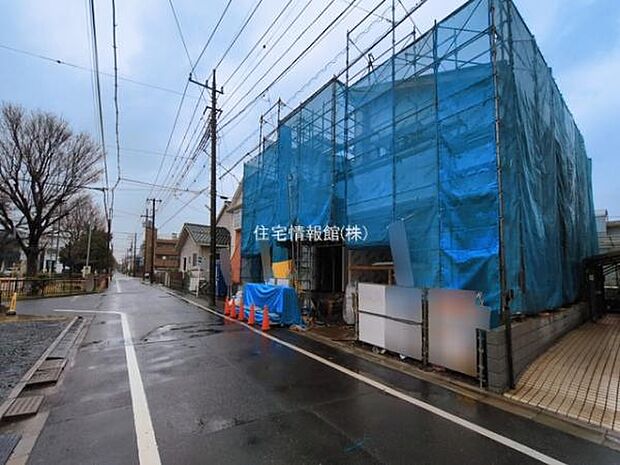 前面道路を含めた現地写真です。