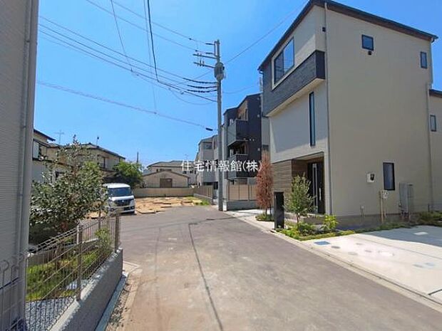 前面道路を含めた現地写真です。