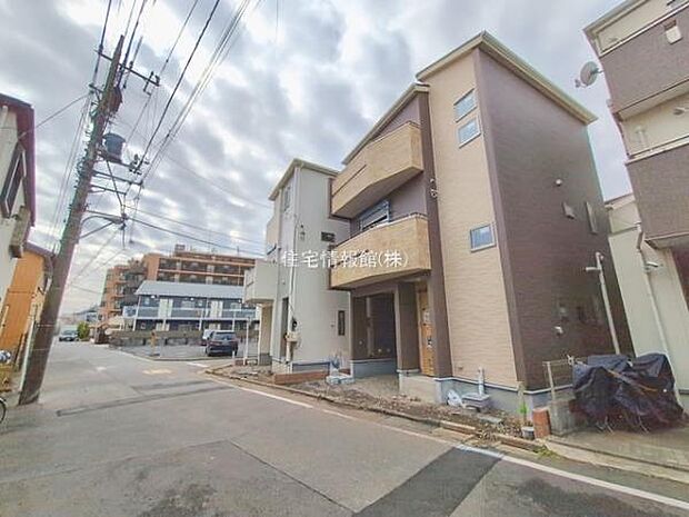 前面道路を含めた現地写真です。