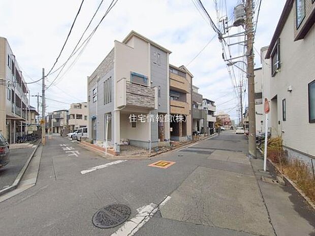 前面道路を含めた現地写真です。