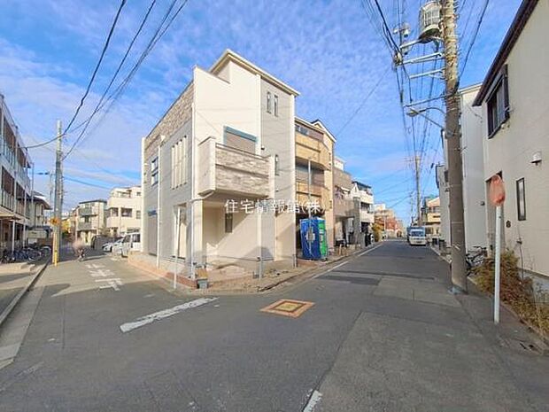 前面道路を含めた現地写真です。