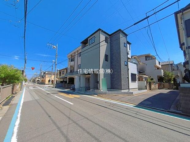 前面道路を含めた現地写真です。