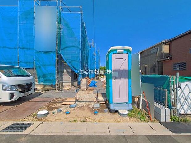 前面道路を含めた現地写真です。