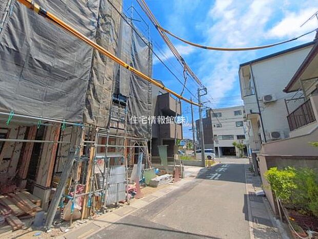 前面道路を含めた現地写真です。