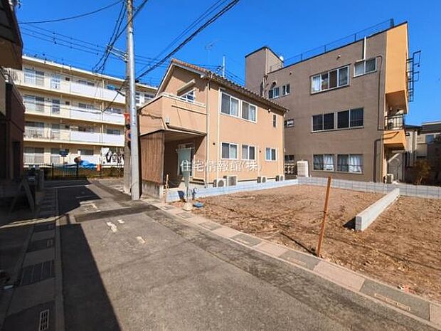 前面道路を含めた現地写真です。