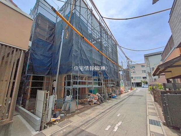 前面道路を含めた現地写真です。