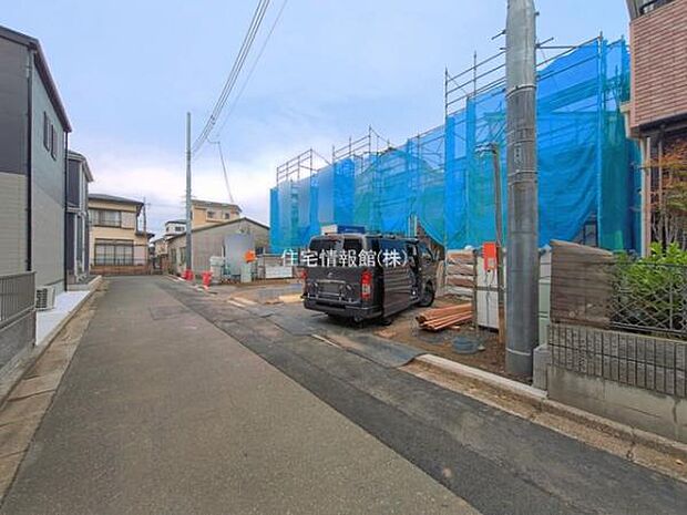 前面道路を含めた現地写真です。