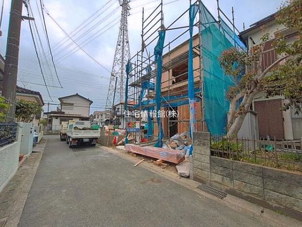 前面道路を含めた現地写真です。