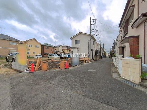 前面道路を含めた現地写真です。