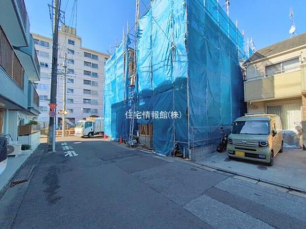 前面道路を含めた現地写真です。