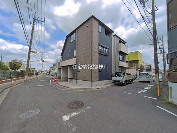前面道路を含めた現地写真です。