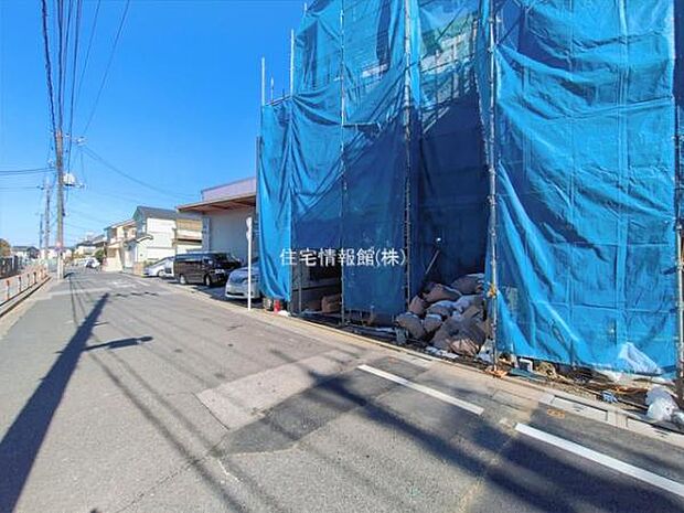 前面道路を含めた現地写真です。