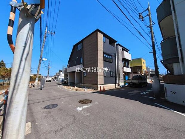 前面道路を含めた現地写真です。