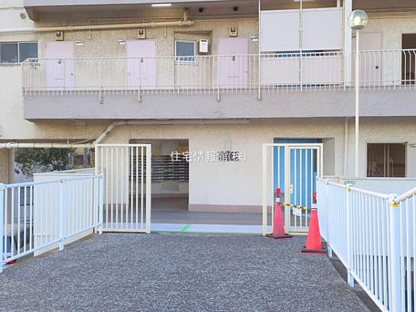 ゆったりとした印象のエントランスです。