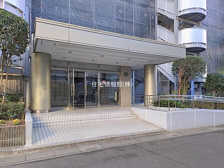 ゆったりとした印象のエントランスです。