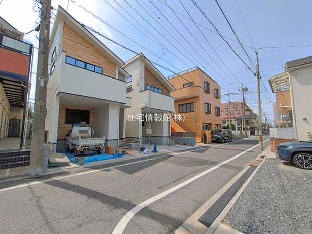 前面道路を含めた現地写真です。