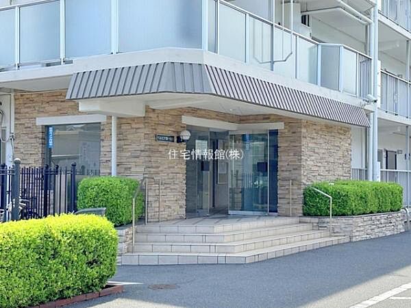 ゆったりとした印象のエントランスです。