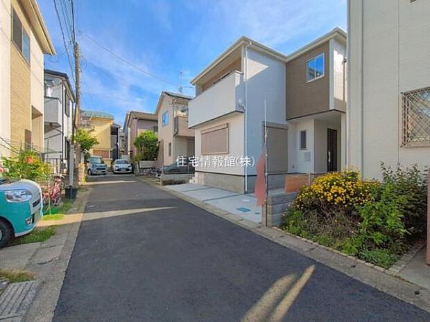 前面道路を含めた現地写真です。