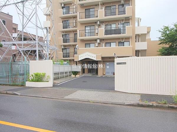 ゆったりとした印象のエントランスです。