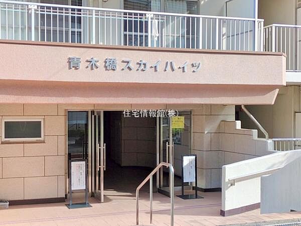 ゆったりとした印象のエントランスです。