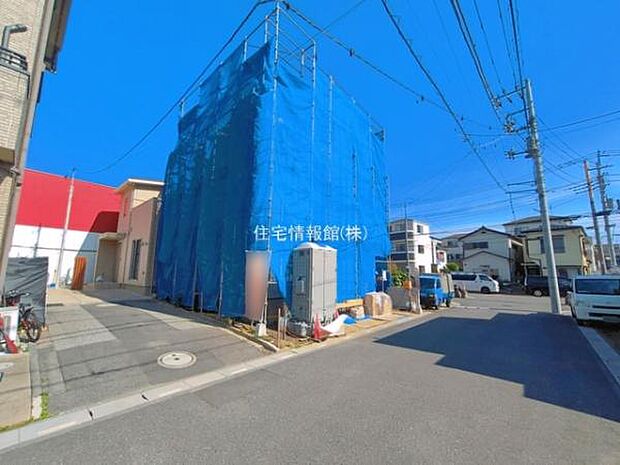 前面道路を含めた現地写真です。