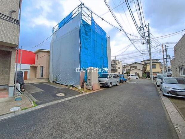 前面道路を含めた現地写真です。