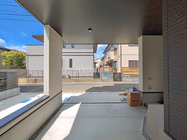 前面道路を含めた現地写真です。