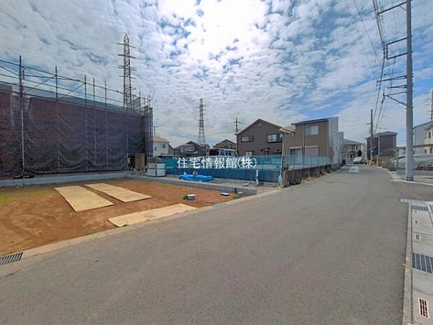 前面道路を含めた現地写真です。