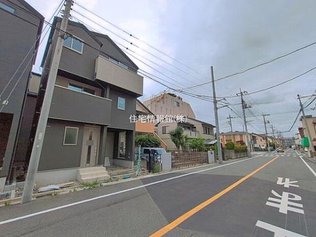 前面道路を含めた現地写真です。