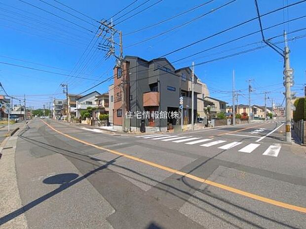 前面道路を含めた現地写真です。