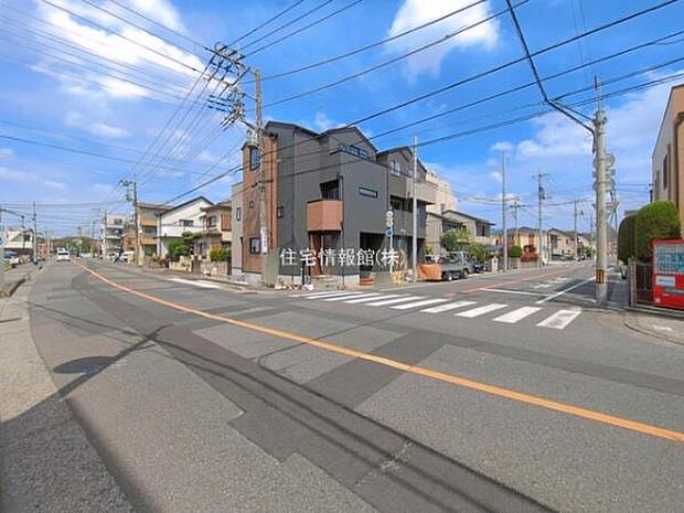 前面道路を含めた現地写真です。
