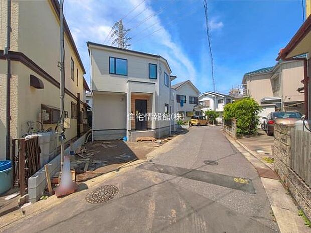 前面道路を含めた現地写真です。
