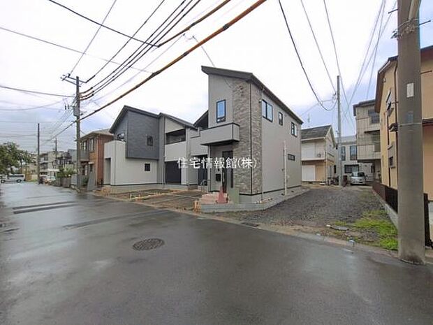 前面道路を含めた現地写真です。