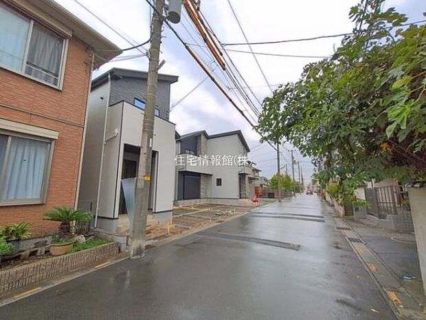 前面道路を含めた現地写真です。