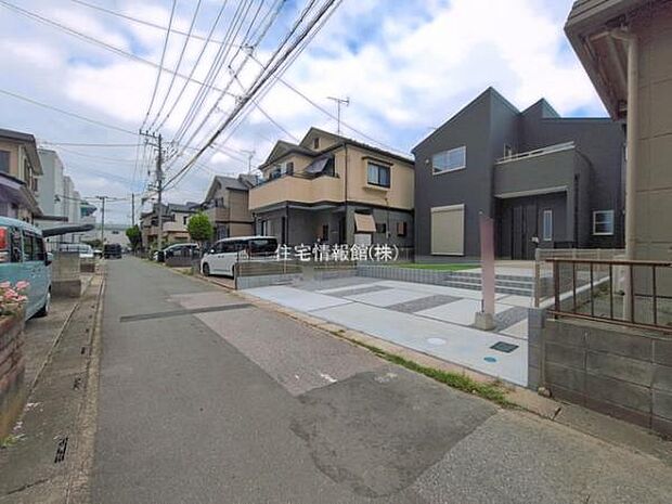 前面道路を含めた現地写真です。