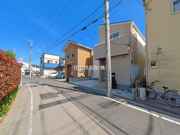 前面道路を含めた現地写真です。