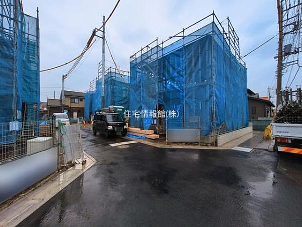 前面道路を含めた現地写真です。