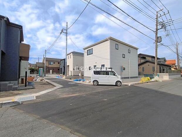 前面道路を含めた現地写真です。
