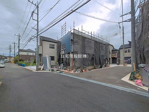 前面道路を含めた現地写真です。