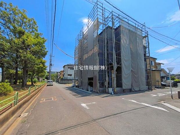 前面道路を含めた現地写真です。