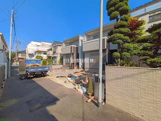 前面道路を含めた現地写真です。